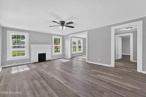 Living - 401 Ware St, Blackshear, GA 31516 photo 2 of 6