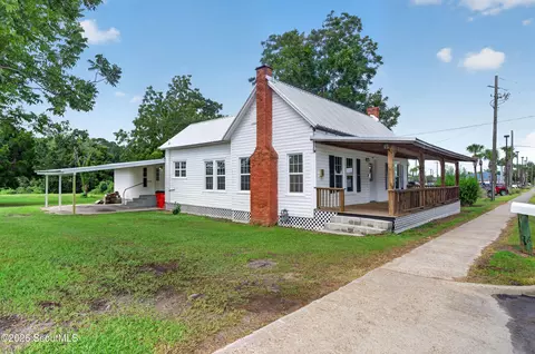 Exterior - 401 Ware St, Blackshear, GA 31516 photo 2 of 5