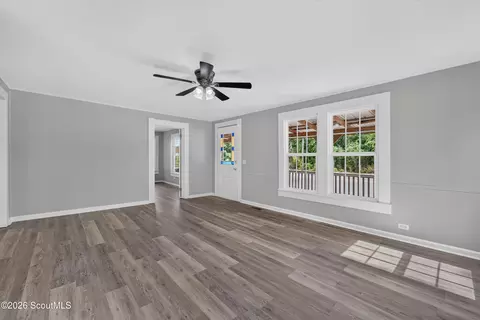 Living - 401 Ware St, Blackshear, GA 31516 photo 1 of 6