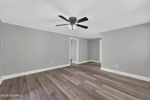 Living - 401 Ware St, Blackshear, GA 31516 photo 4 of 6