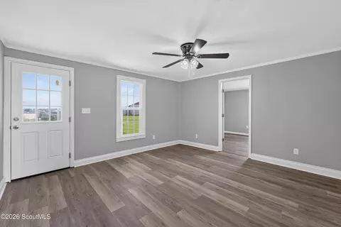 Living - 401 Ware St, Blackshear, GA 31516 photo 5 of 6