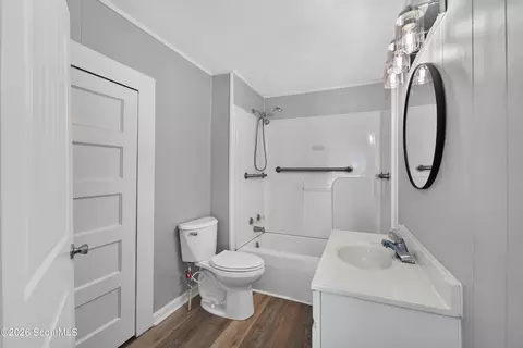 Bath - 401 Ware St, Blackshear, GA 31516 photo 3 of 3