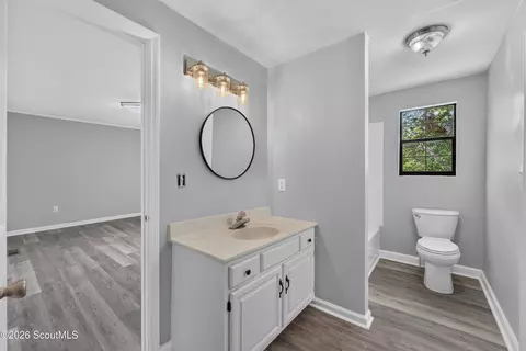 Bath - 401 Ware St, Blackshear, GA 31516 photo 2 of 3