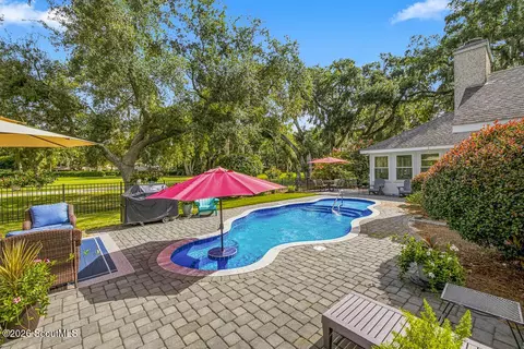 135 Colonial Dr, Saint Simons Island, GA 31522