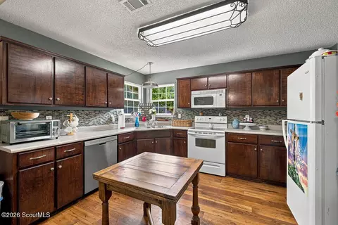 Kitchen - 4334 Smith Rd SE, Townsend, GA 31331 photo 1 of 2