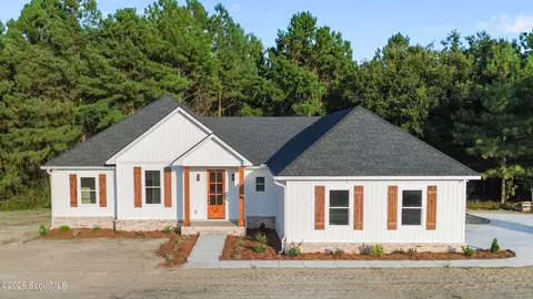 288 Caleb Cir, Jesup, GA 31545