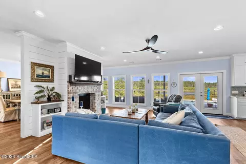 Living - 3129 Piney Bluff Rd, Baxley, GA 31513 photo 2 of 2