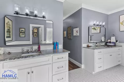 Bath - 3129 Piney Bluff Rd, Baxley, GA 31513 photo 1 of 8
