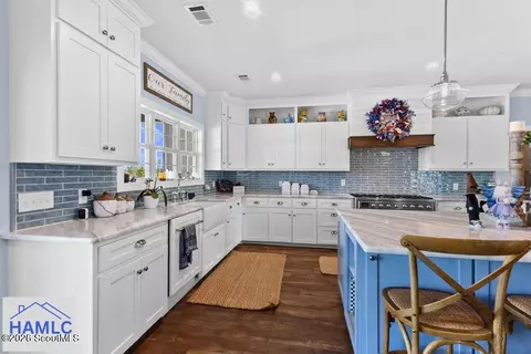 Kitchen - 3129 Piney Bluff Rd, Baxley, GA 31513 photo 3 of 3