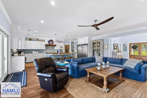 Living - 3129 Piney Bluff Rd, Baxley, GA 31513 photo 1 of 2