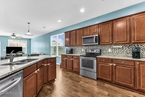 Kitchen - 413 Lions Den Dr, Pooler, GA 31322 photo 4 of 5