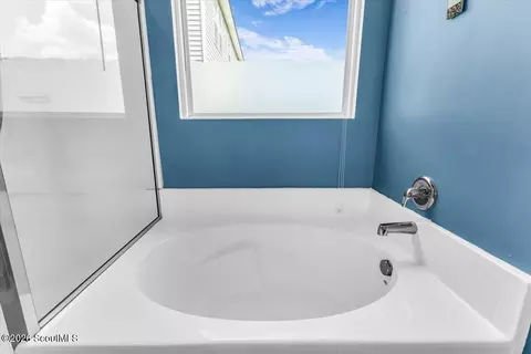 Bath - 413 Lions Den Dr, Pooler, GA 31322 photo 3 of 8