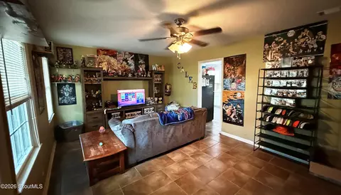 Entry Way - 305 Purdom Dr, Blackshear, GA 31516 photo 1 of 3