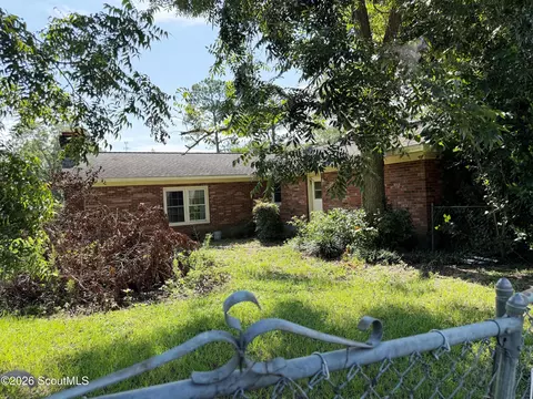 Exterior - 305 Purdom Dr, Blackshear, GA 31516 photo 3 of 3