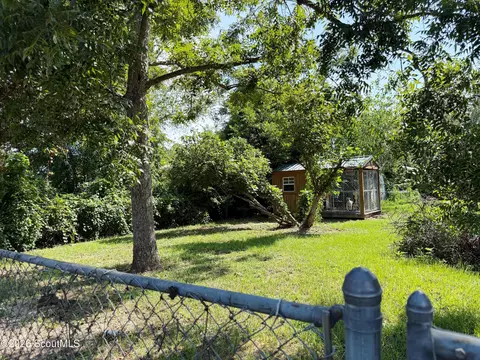 Exterior - 305 Purdom Dr, Blackshear, GA 31516 photo 1 of 3