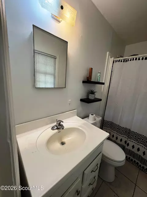 Bath - 305 Purdom Dr, Blackshear, GA 31516 photo 2 of 5