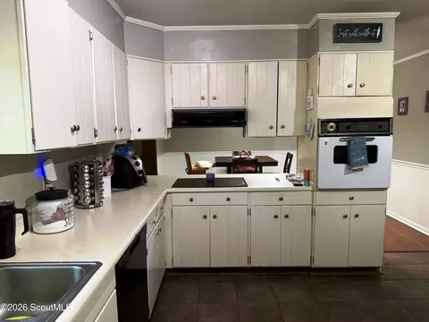 Kitchen - 305 Purdom Dr, Blackshear, GA 31516 photo 1 of 2