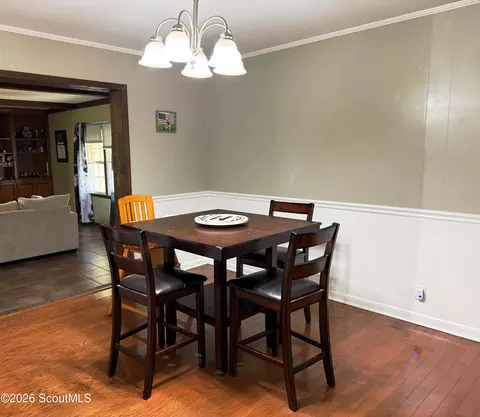 Dining - 305 Purdom Dr, Blackshear, GA 31516 photo 2 of 2
