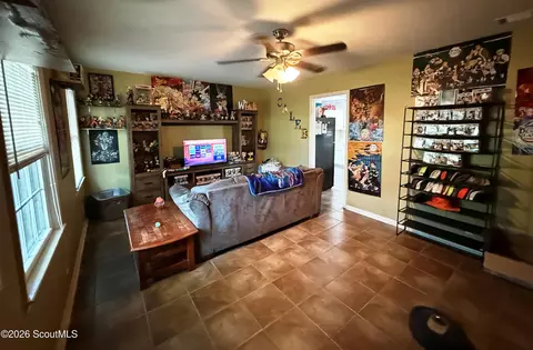 Entry Way - 305 Purdom Dr, Blackshear, GA 31516 photo 3 of 3