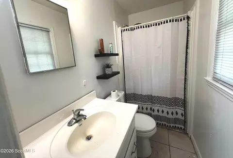 Bath - 305 Purdom Dr, Blackshear, GA 31516 photo 1 of 5