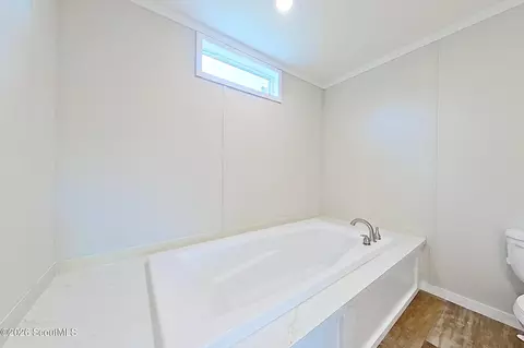 Bath - 6982 College Ave, Blackshear, GA 31516 photo 2 of 5