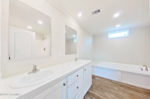 Bath - 6982 College Ave, Blackshear, GA 31516 photo 1 of 5