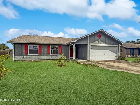 136 Cherry Point Dr, Saint Marys, GA 31558