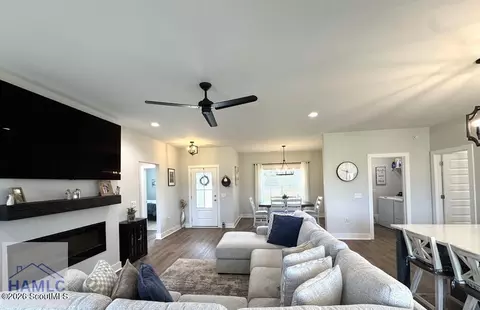Entry Way - 338 Cottage Loop, Midway, GA 31320 photo 2 of 2