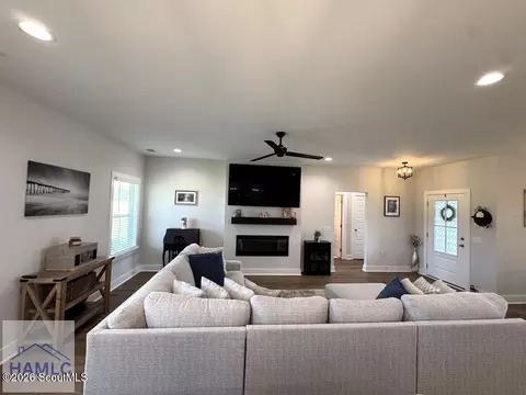 Living - 338 Cottage Loop, Midway, GA 31320 photo 2 of 2