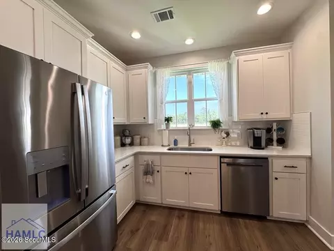 Kitchen - 338 Cottage Loop, Midway, GA 31320 photo 5 of 5