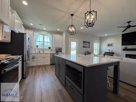 Kitchen - 338 Cottage Loop, Midway, GA 31320 photo 2 of 5
