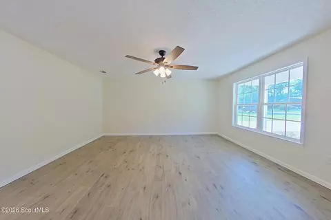 Living - 121 Union St, Waycross, GA 31501 photo 3 of 3