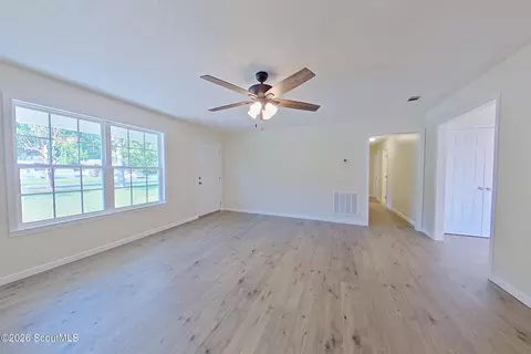 Living - 121 Union St, Waycross, GA 31501 photo 2 of 3