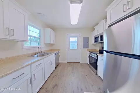 Kitchen - 121 Union St, Waycross, GA 31501 photo 1 of 2