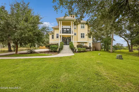528 Pelican Cir, Woodbine, GA 31569