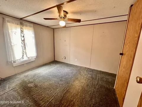 Bedroom - 6979 Oak Ridge Cir, Blackshear, GA 31516 photo 2 of 3