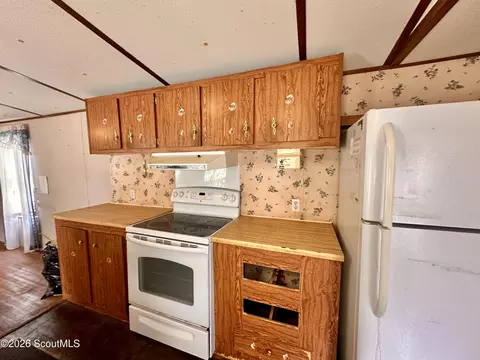Kitchen - 6979 Oak Ridge Cir, Blackshear, GA 31516 photo 3 of 4