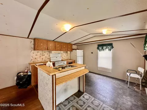 Kitchen - 6979 Oak Ridge Cir, Blackshear, GA 31516 photo 1 of 4