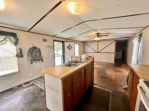 Kitchen - 6979 Oak Ridge Cir, Blackshear, GA 31516 photo 4 of 4