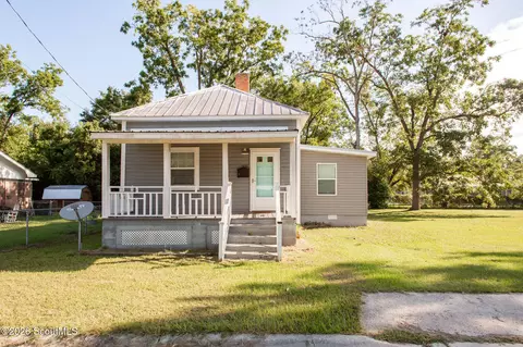 325 Glass St, Waycross, GA 31503