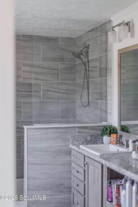 Bath - 5571 Bowen Rd, Blackshear, GA 31516 photo 6 of 6