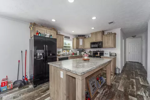 Kitchen - 5571 Bowen Rd, Blackshear, GA 31516 photo 2 of 6