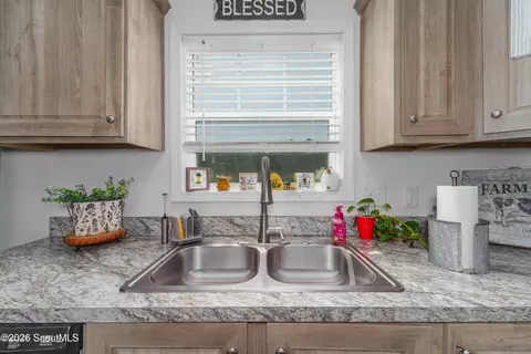 Kitchen - 5571 Bowen Rd, Blackshear, GA 31516 photo 5 of 6