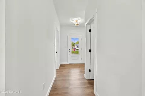 Entry Way - 607 Lee St, Blackshear, GA 31516 photo 2 of 5