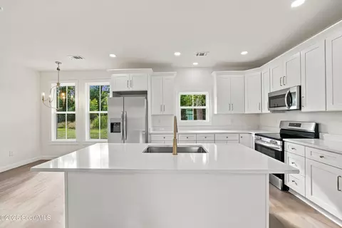 Kitchen - 607 Lee St, Blackshear, GA 31516 photo 3 of 3