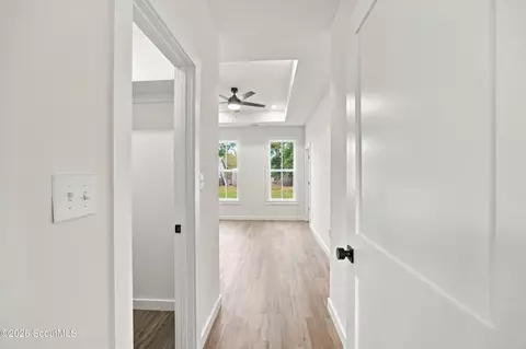 Entry Way - 607 Lee St, Blackshear, GA 31516 photo 5 of 5