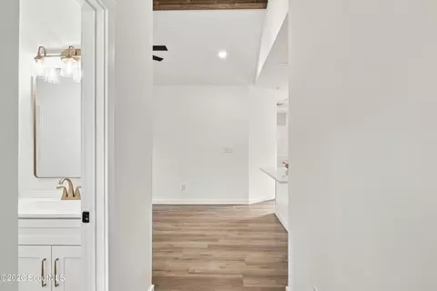 Entry Way - 607 Lee St, Blackshear, GA 31516 photo 1 of 5