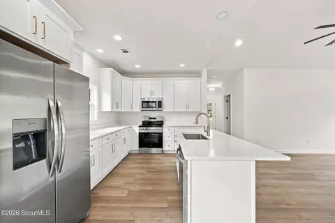 Kitchen - 607 Lee St, Blackshear, GA 31516 photo 1 of 3