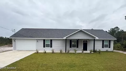 1135 Black Hawk Dr, Waynesville, GA 31566