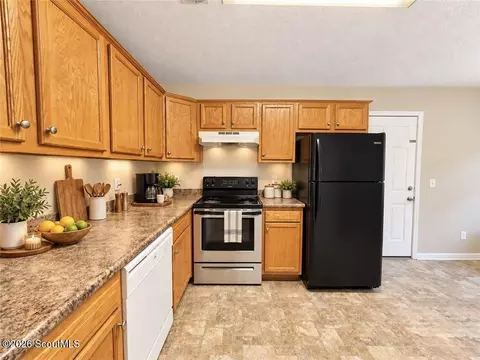 Kitchen - 214 Archer Rd, Guyton, GA 31312 photo 3 of 4
